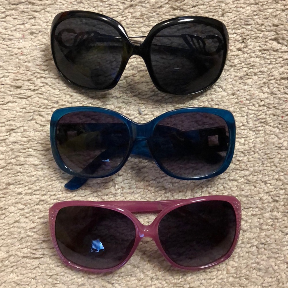 3 pairs of unbranded sunglasses